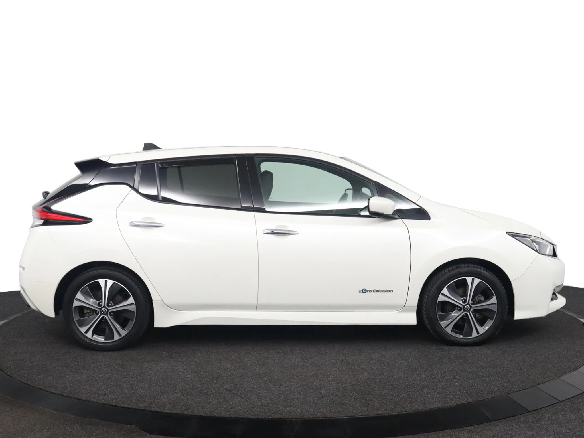 Nissan-Leaf-image-11