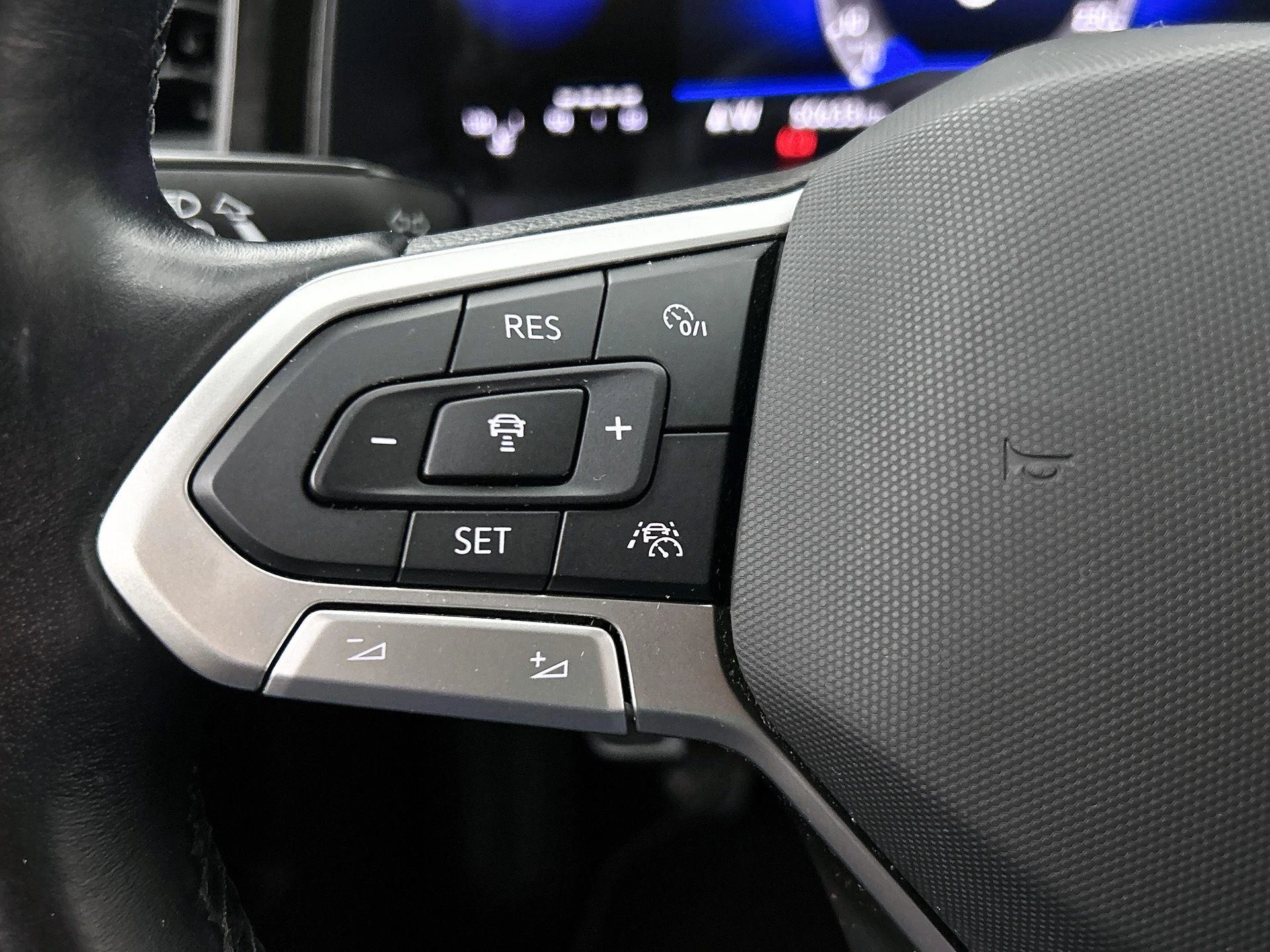 Volkswagen-Polo-image-5