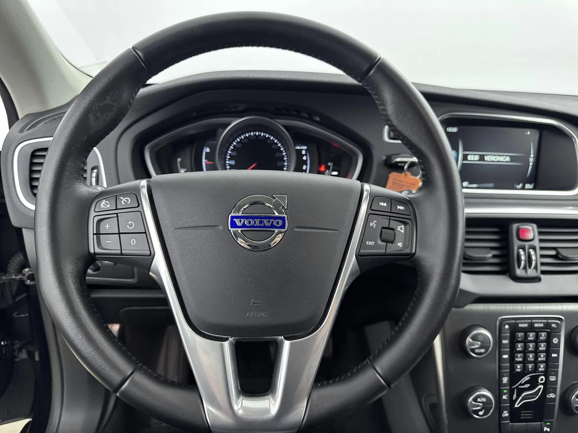 Volvo-V40-image-10