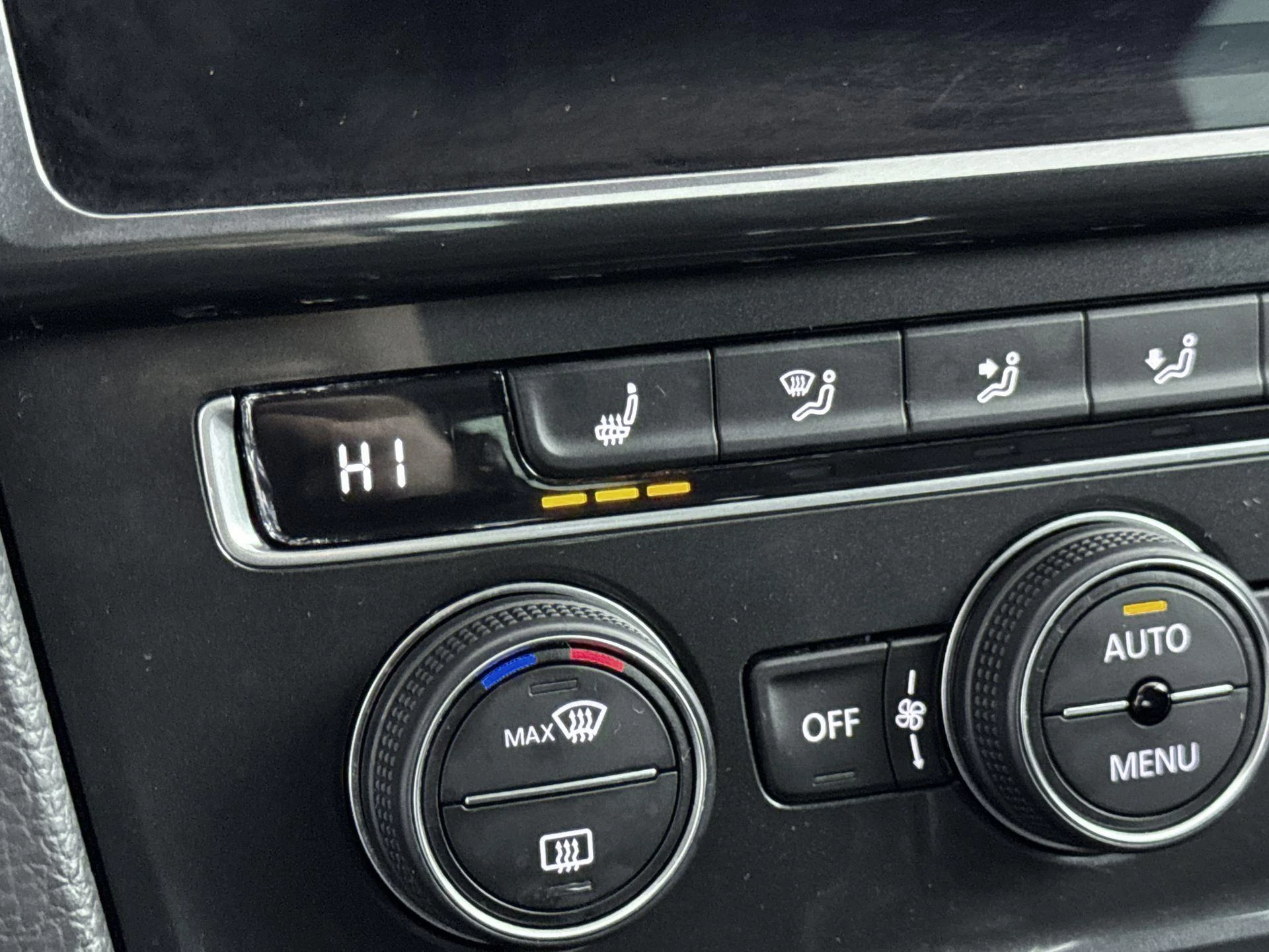 Volkswagen-e-Golf-image-19