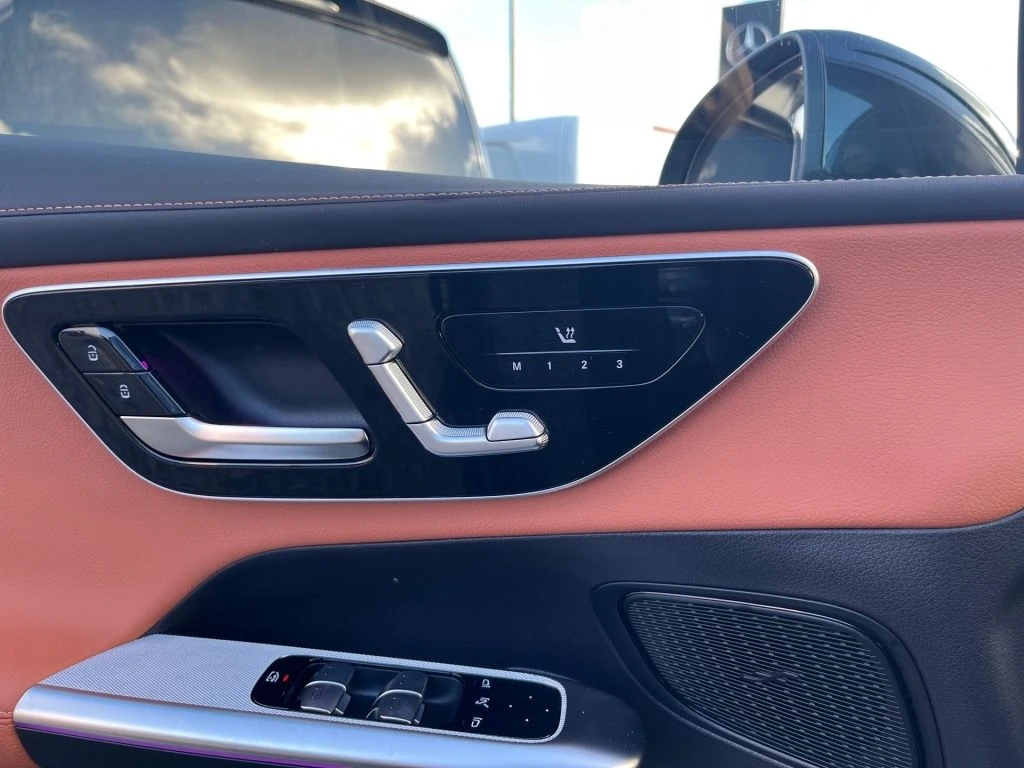 Mercedes-Benz-GLC 300 d-image-8