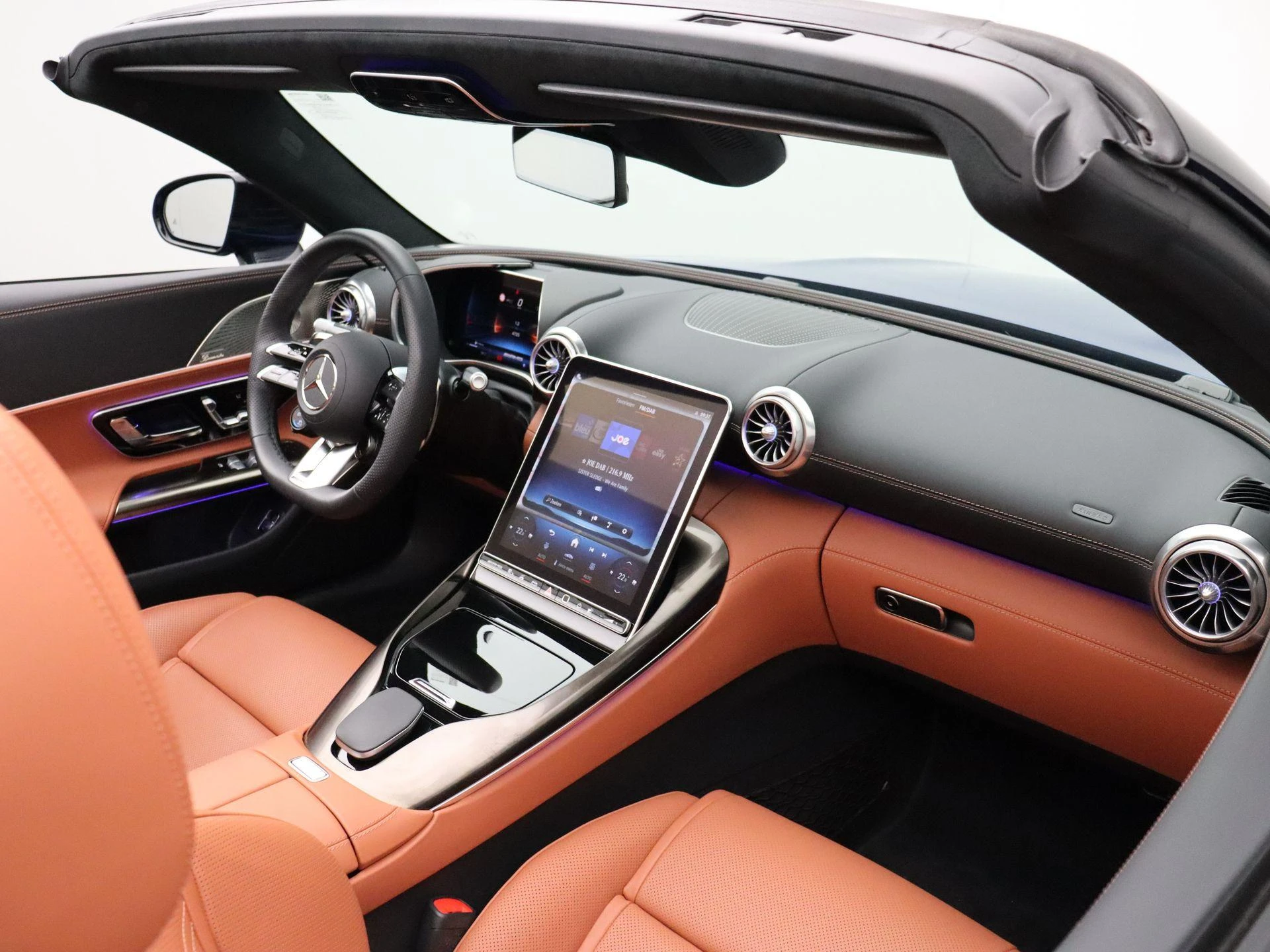 Mercedes-Benz-SL-image-27