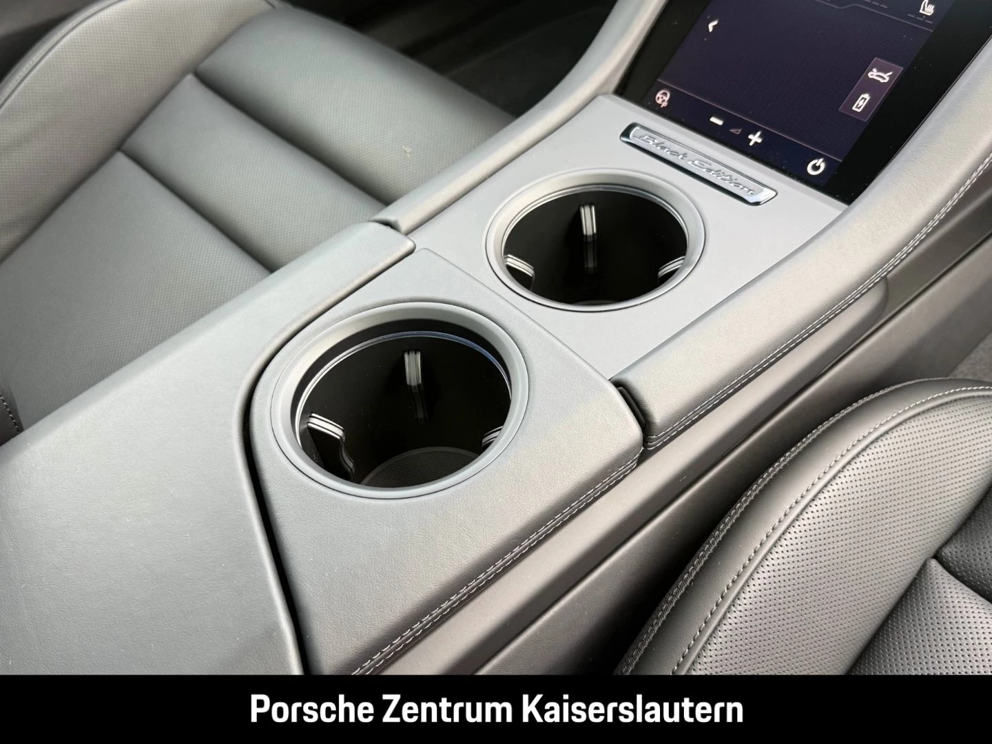 Porsche Taycan Black Edition InnoDrive HA-Lenkung HeadUp black edition