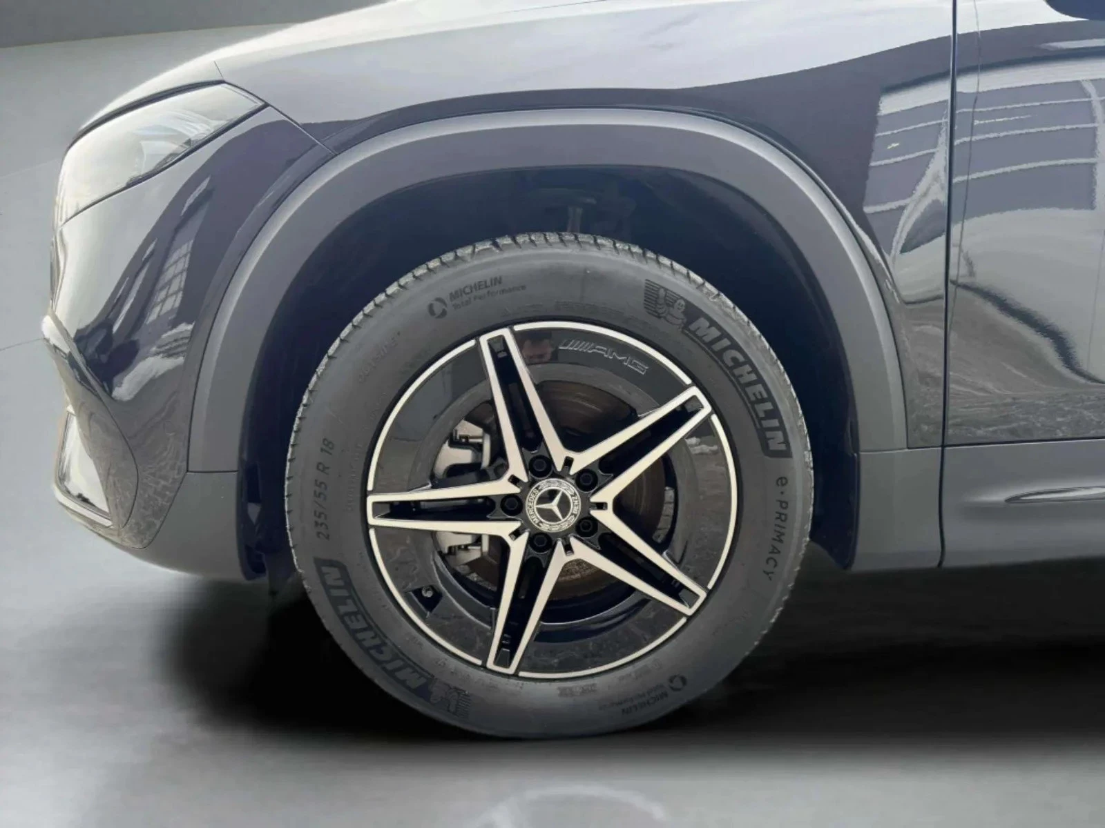 Mercedes-Benz-EQB-image-8