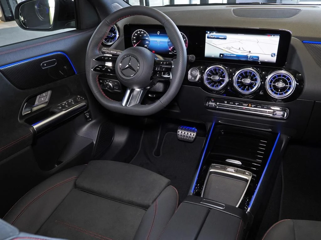 Mercedes-Benz-GLA 180-image-10