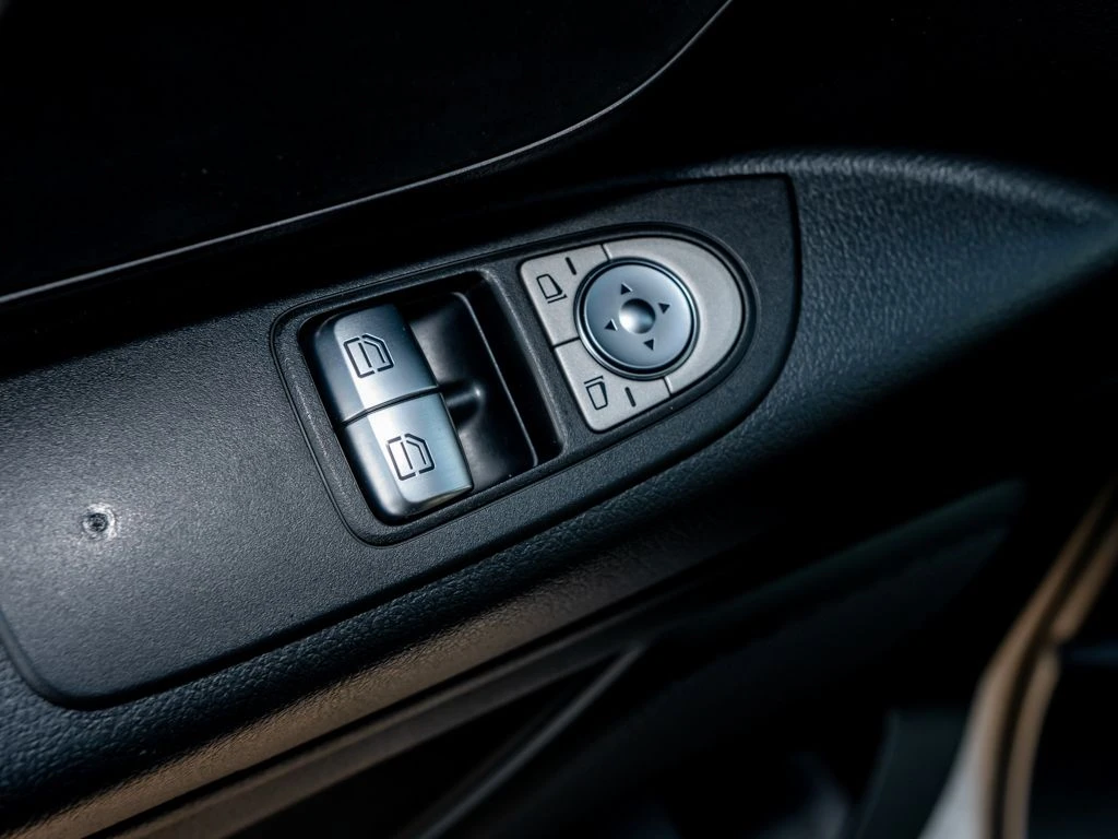 Mercedes-Benz-eVito 111-image-12