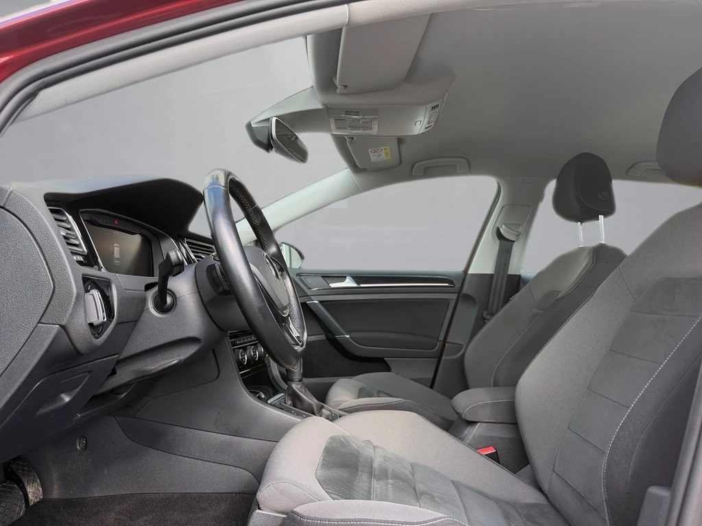 Volkswagen-Golf-image-6