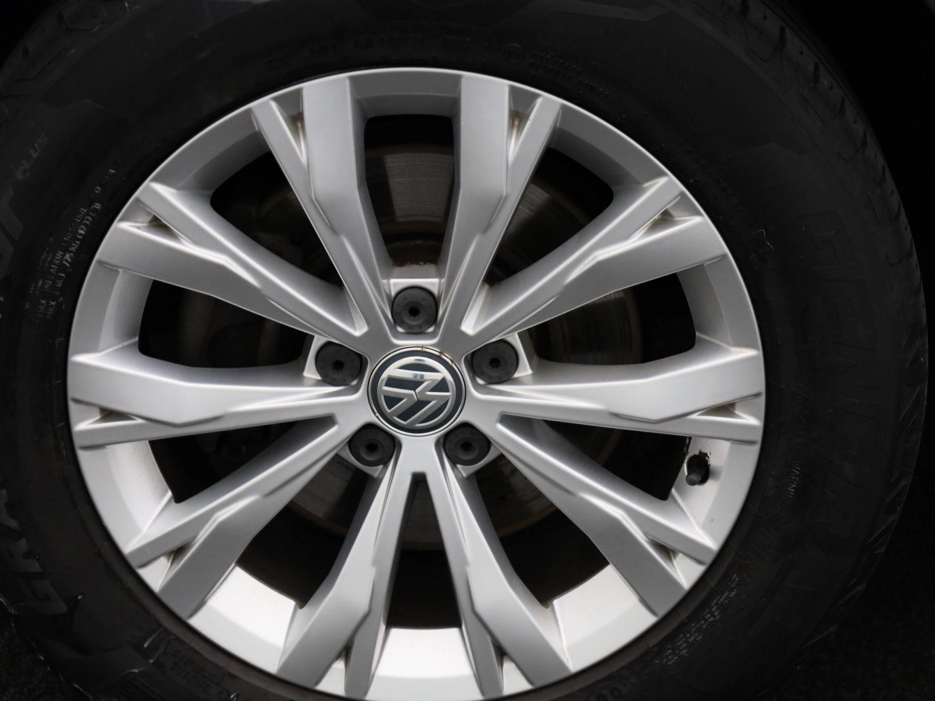 Volkswagen-Tiguan-image-11