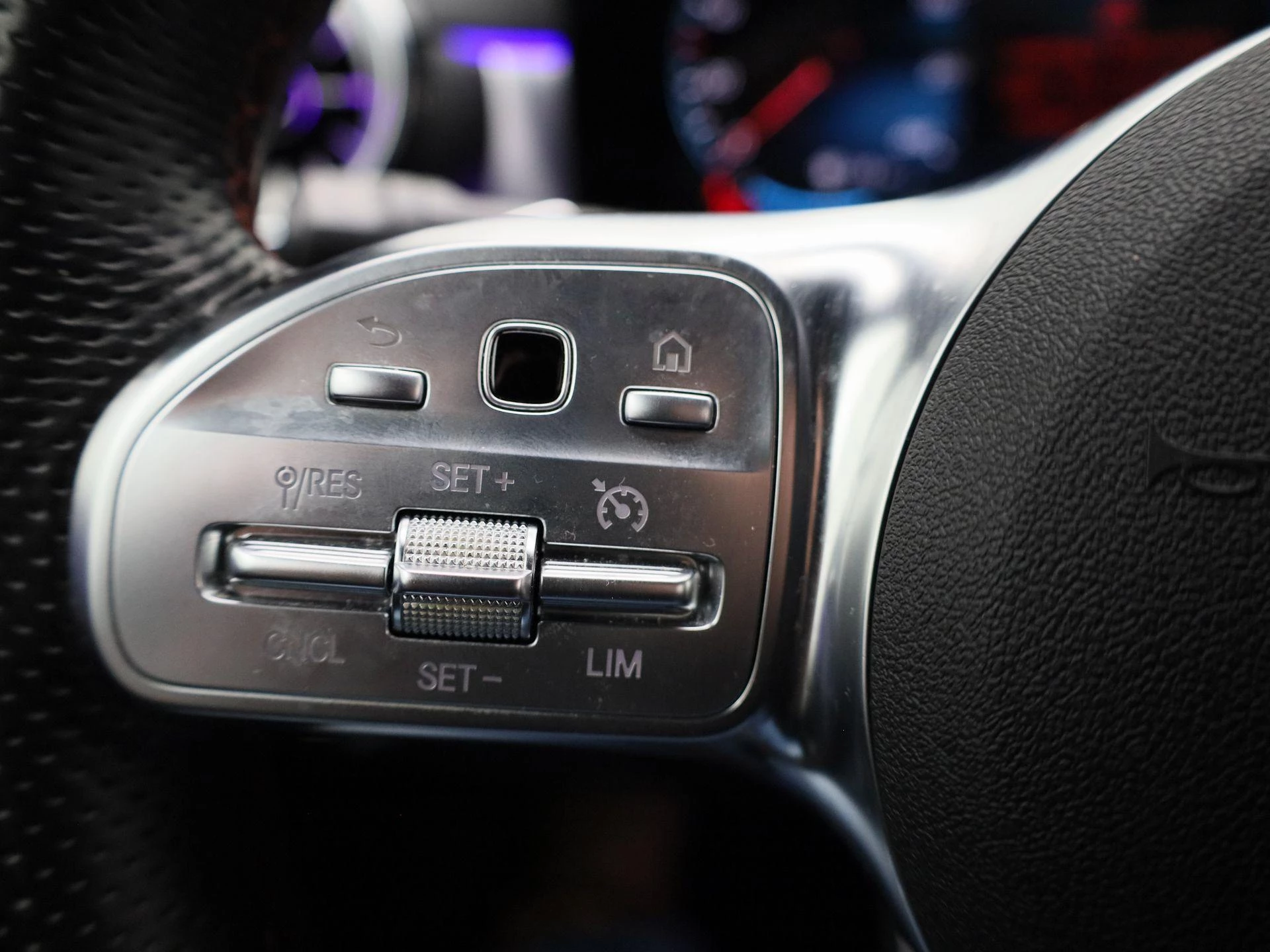 Mercedes-Benz-CLA-image-24