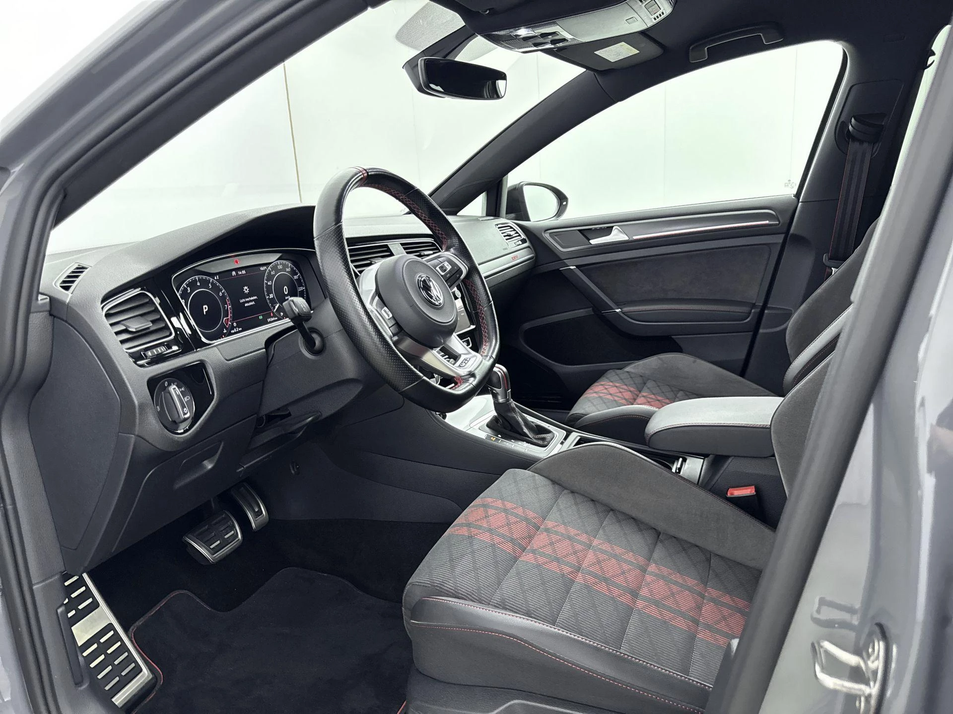 Volkswagen-Golf-image-7