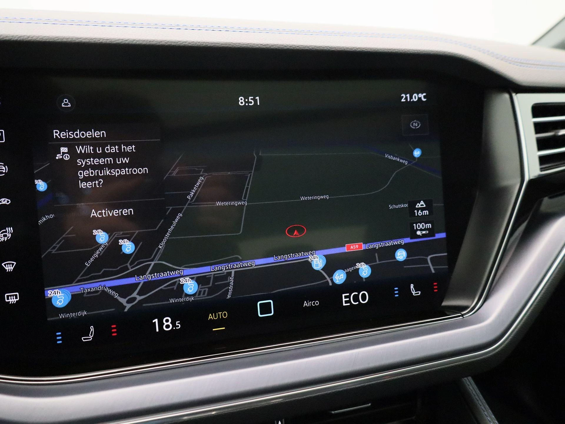 Volkswagen-Touareg-image-16