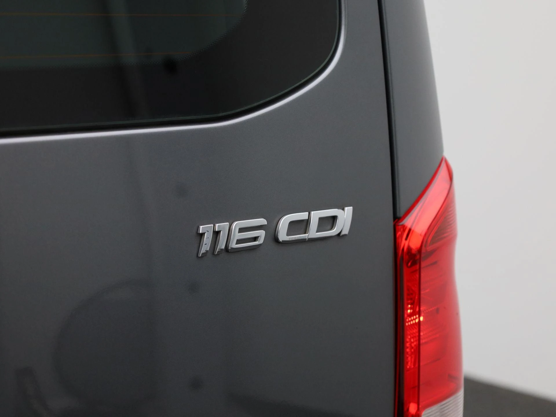 Mercedes-Benz-Vito-image-36