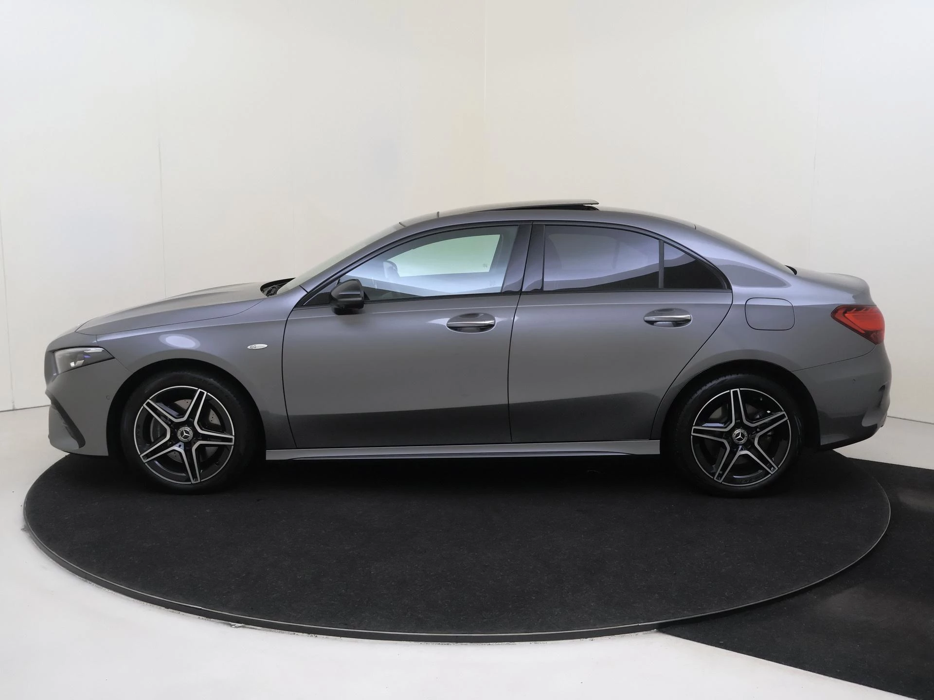 Mercedes-Benz A-Klasse 250 e Business Solution AMG