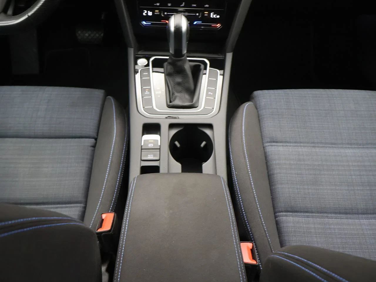 Volkswagen-Passat-image-23