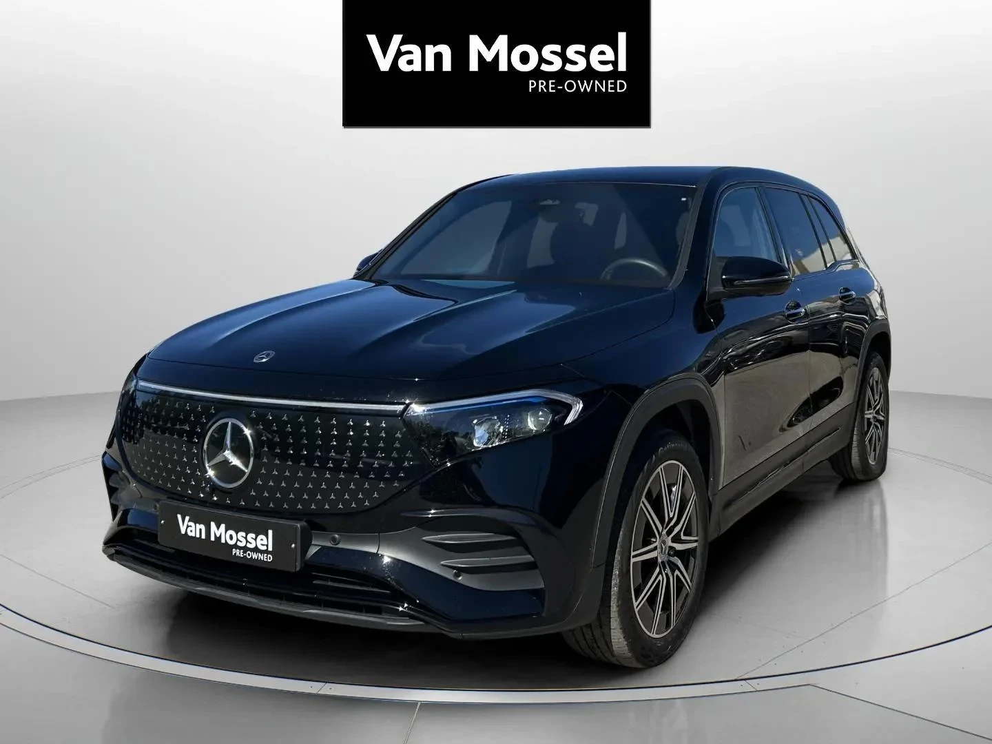 Mercedes-Benz-EQB-image-0