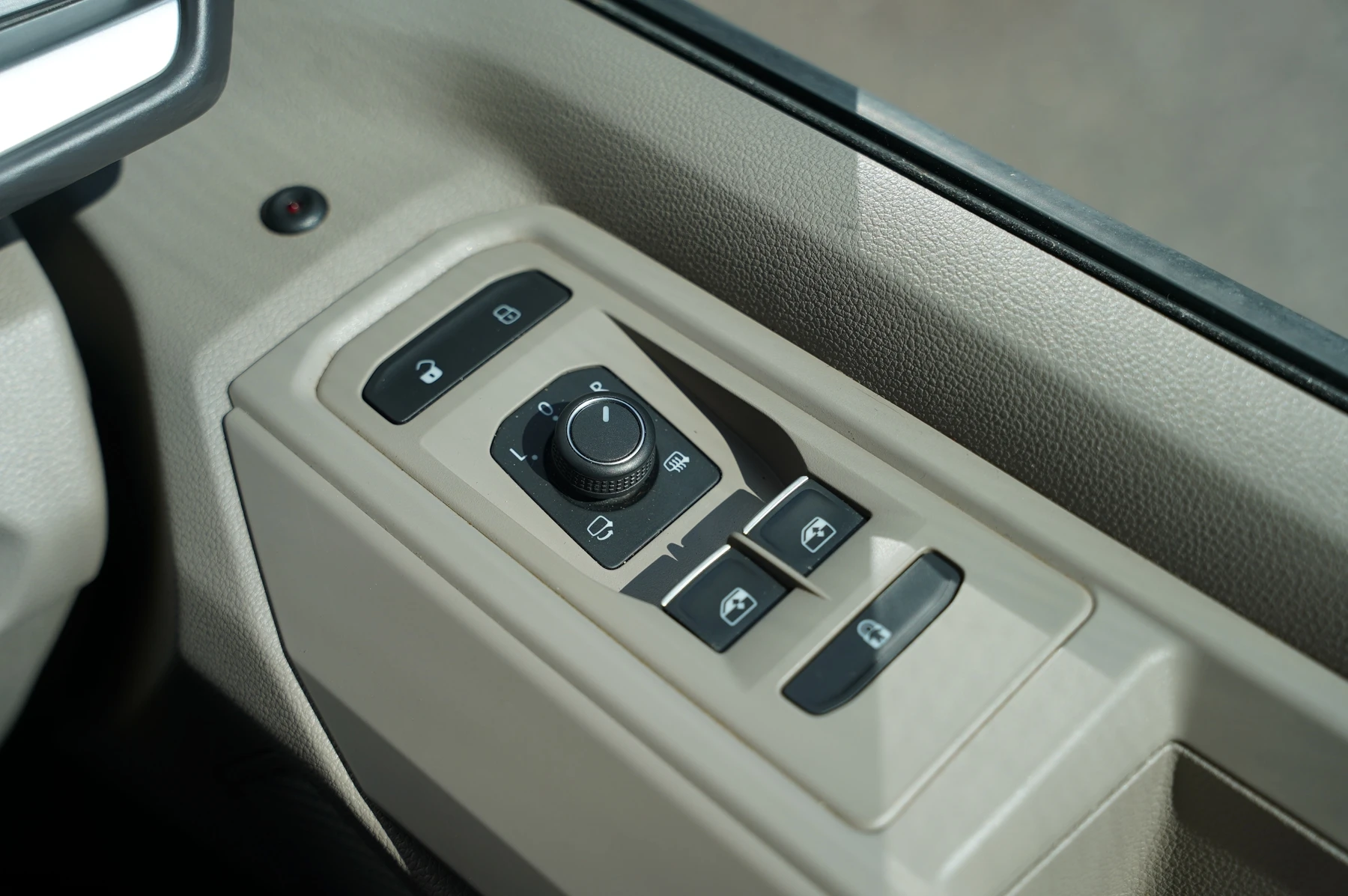 Volkswagen-Multivan-image-19