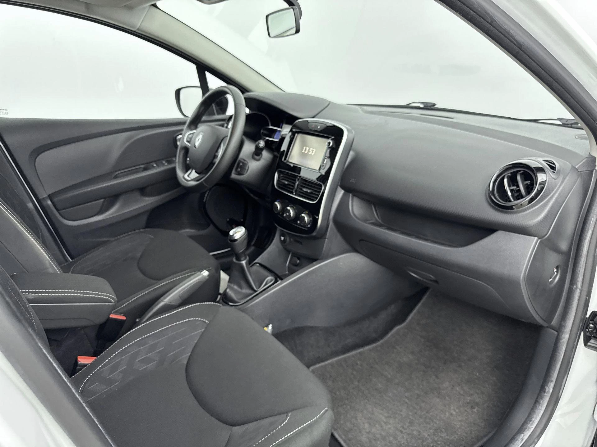 Renault-Clio-image-16