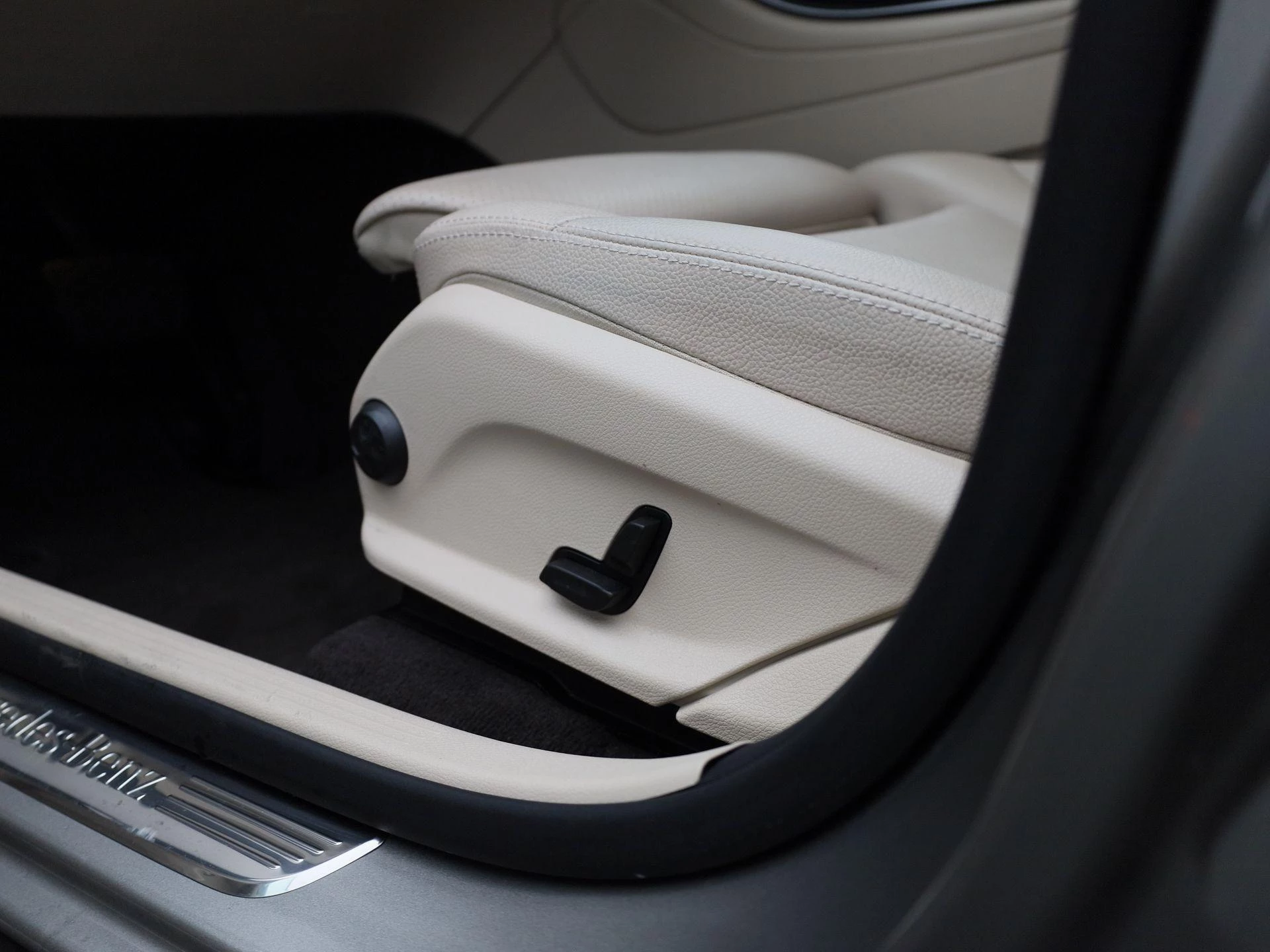 Mercedes-Benz GLC 300e 4MATIC Business Solution