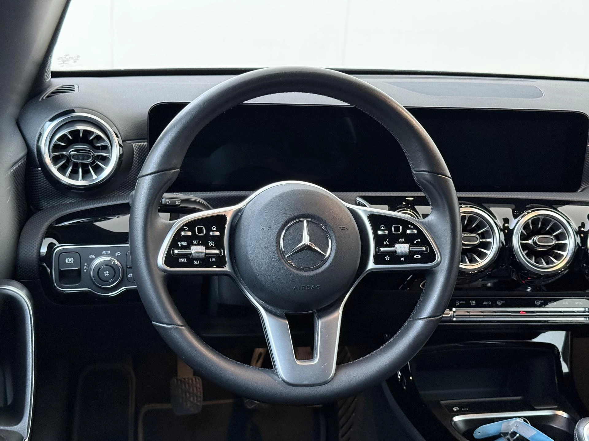 Mercedes-Benz-A-Klasse-image-10