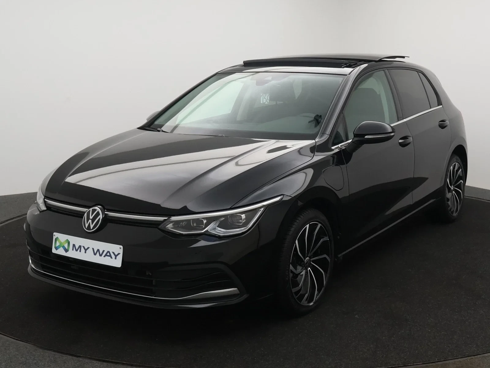 Volkswagen-Golf-image-0