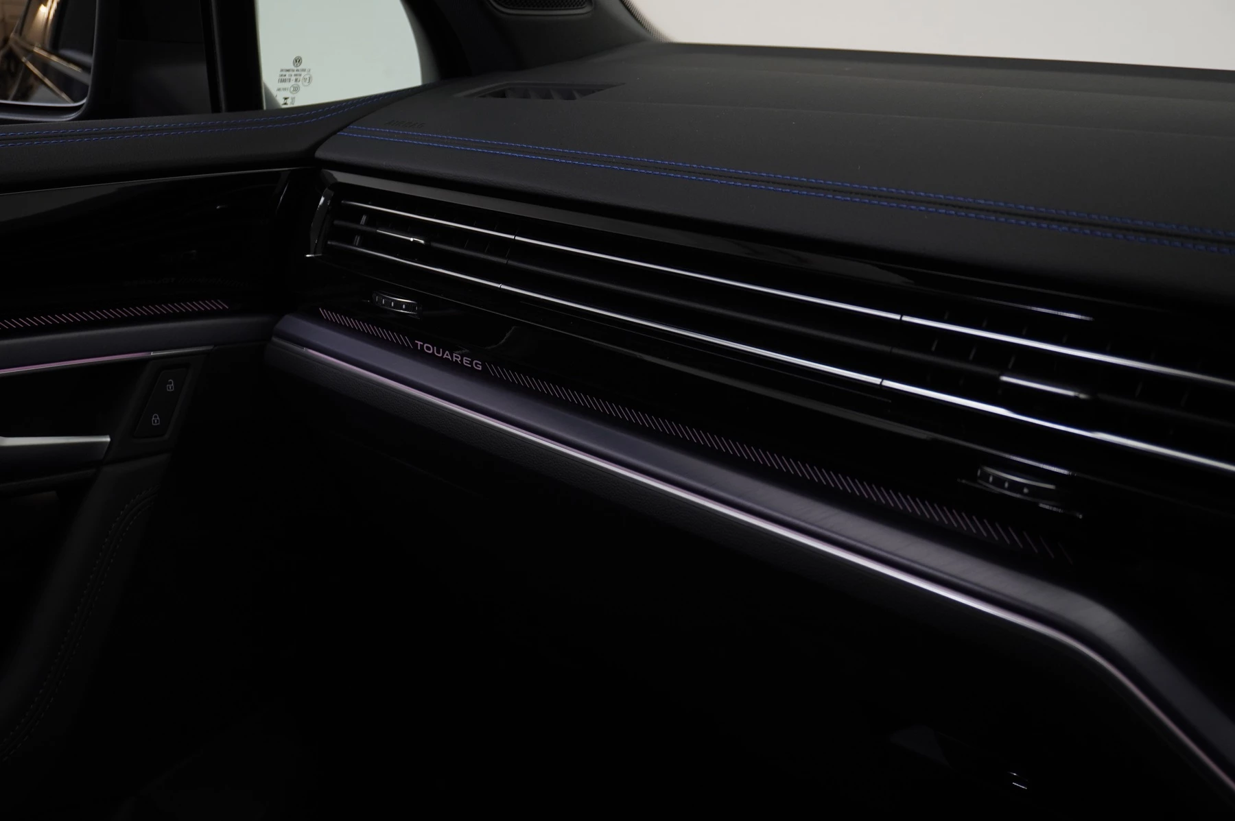 Volkswagen-Touareg-image-34