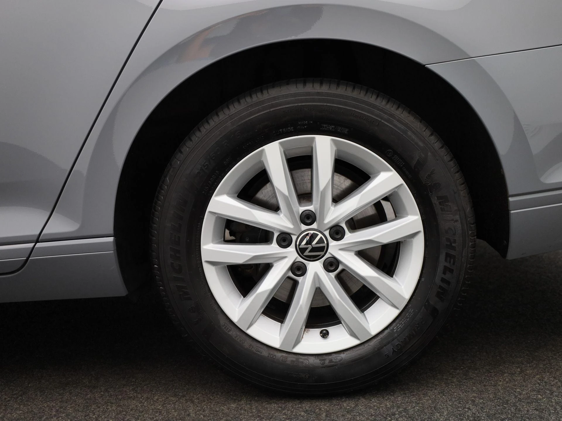 Volkswagen-Passat-image-12