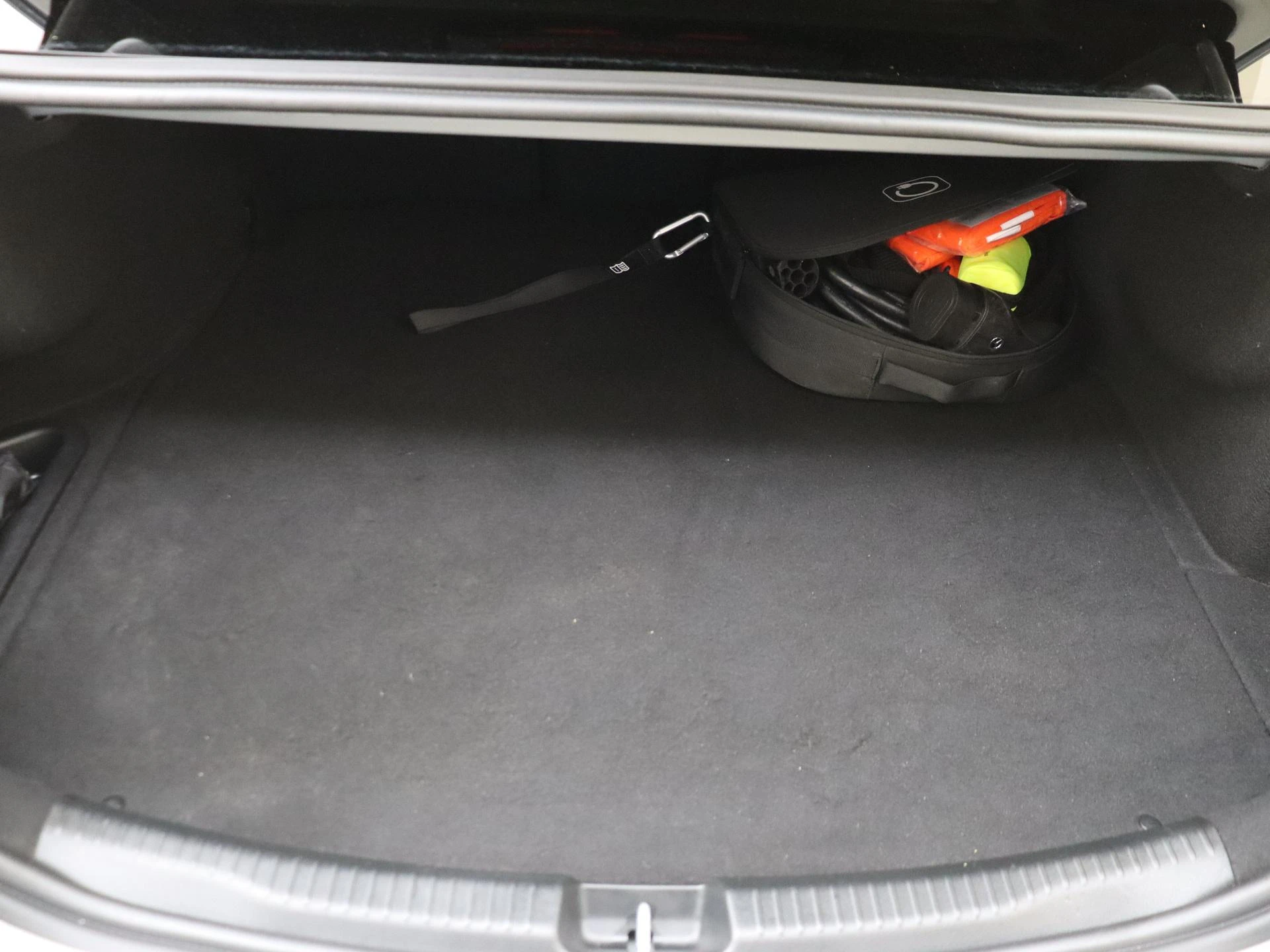 Mercedes-Benz-C-Klasse-image-30