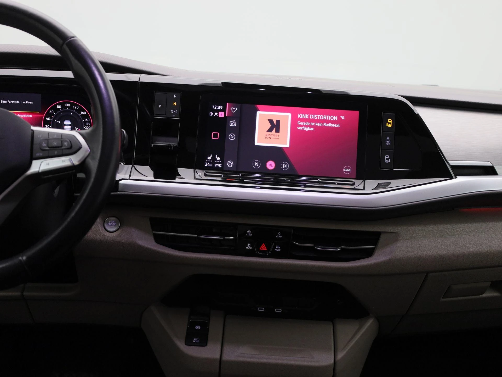 Volkswagen-Multivan-image-9