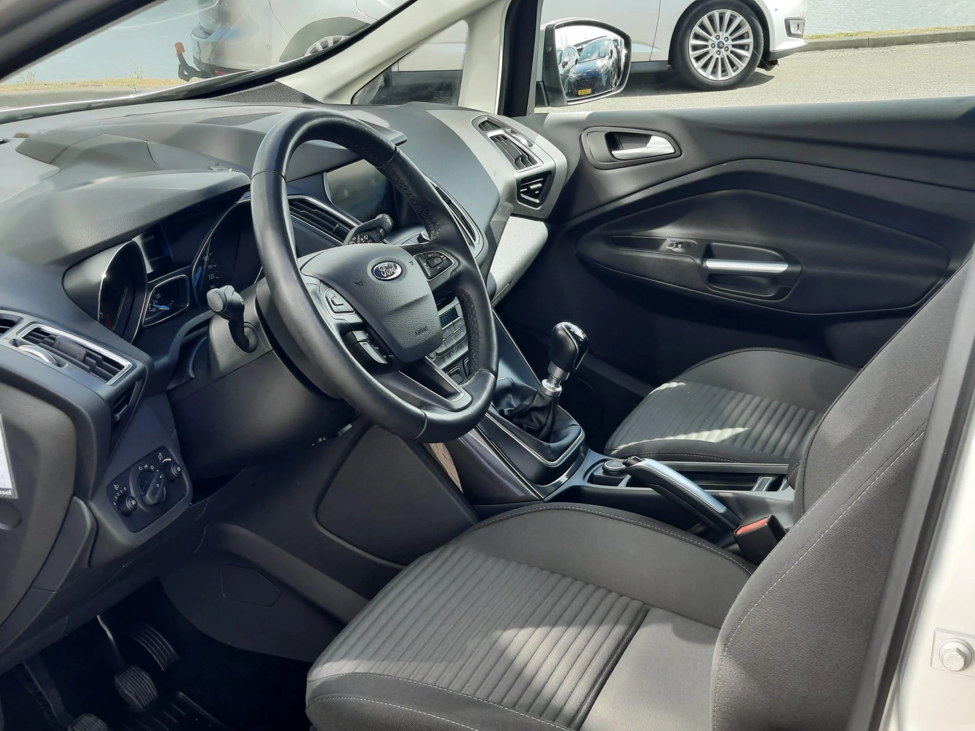 Ford-C-MAX-image-6