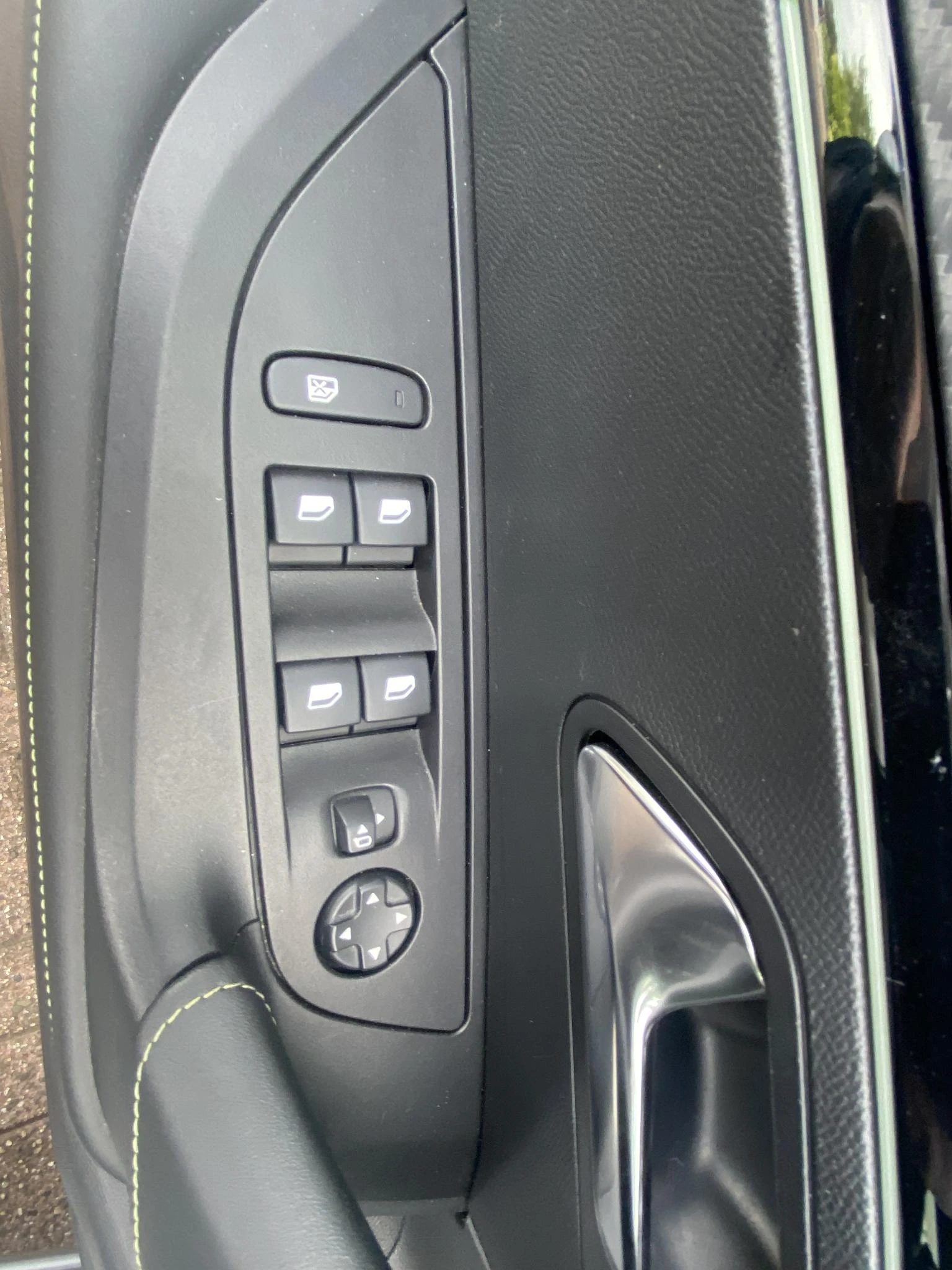Peugeot-e-2008-image-54