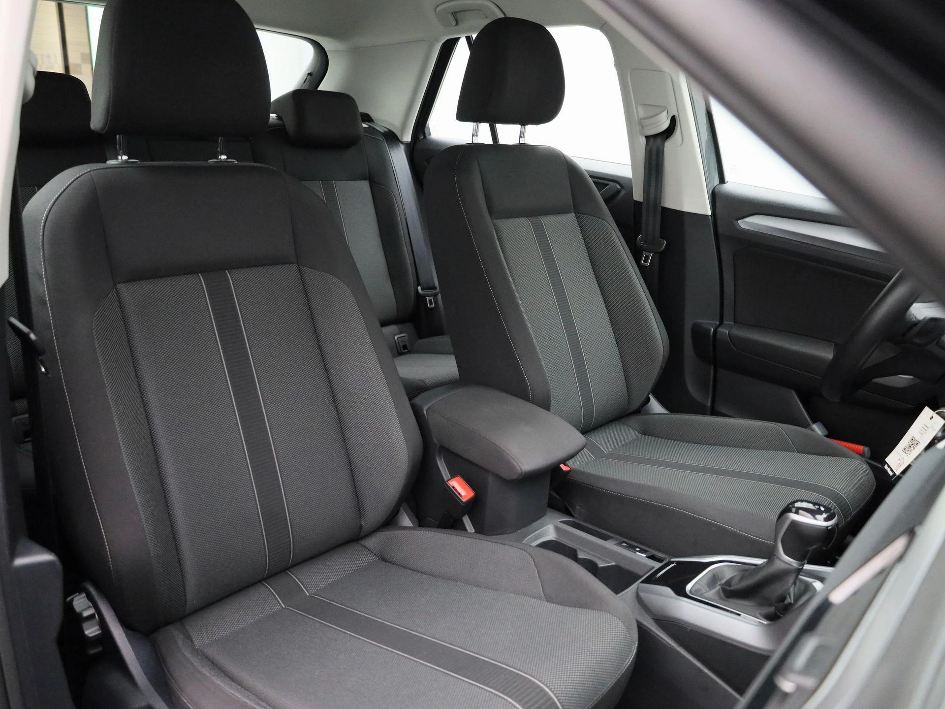 Volkswagen-T-Roc-image-32