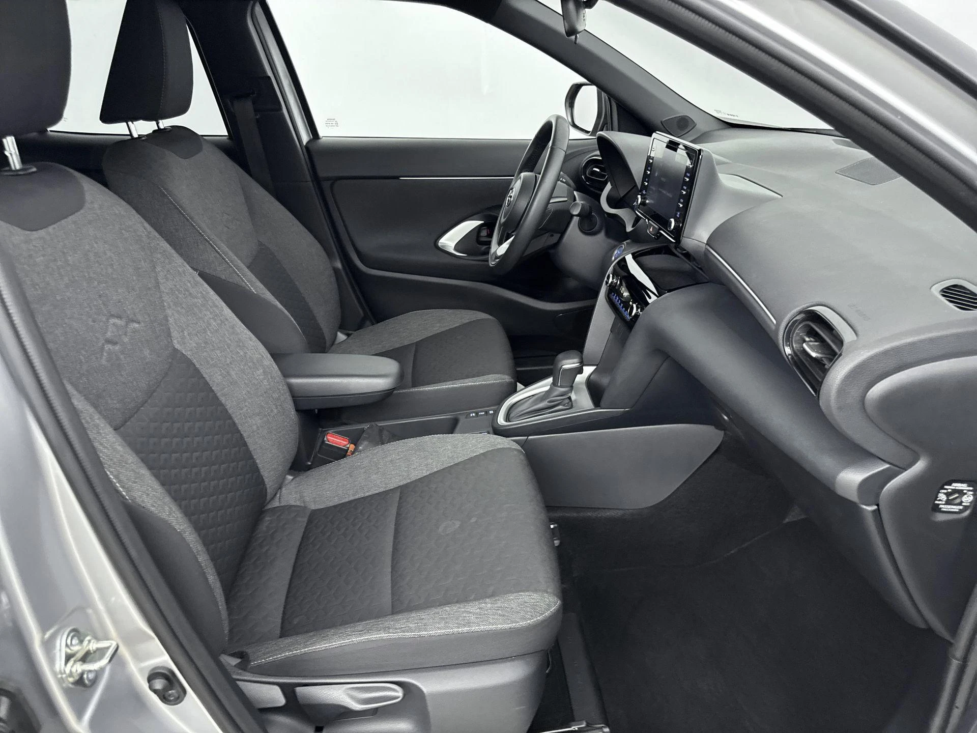 Toyota-Yaris Cross-image-26