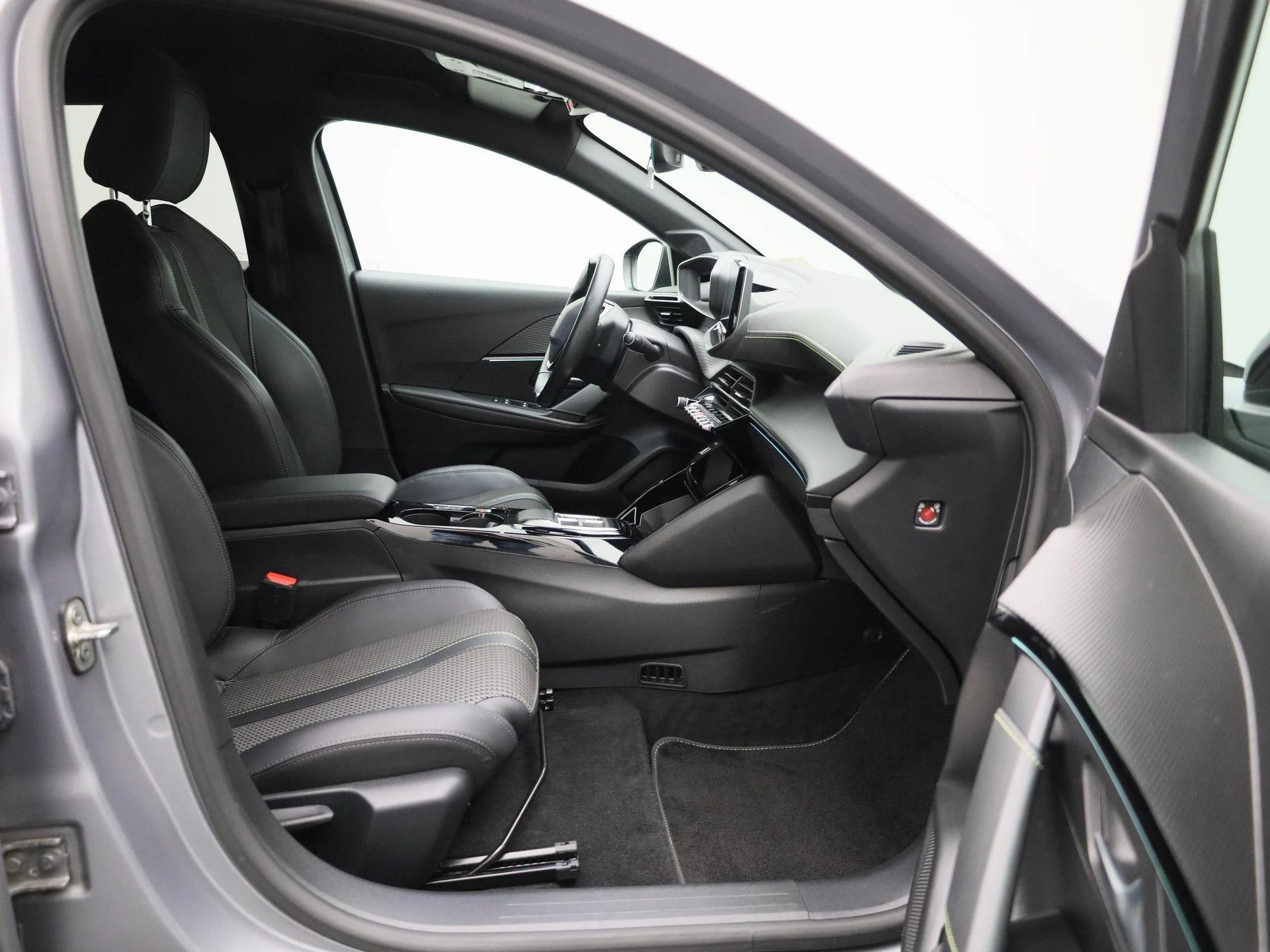 Peugeot e-208 - 37