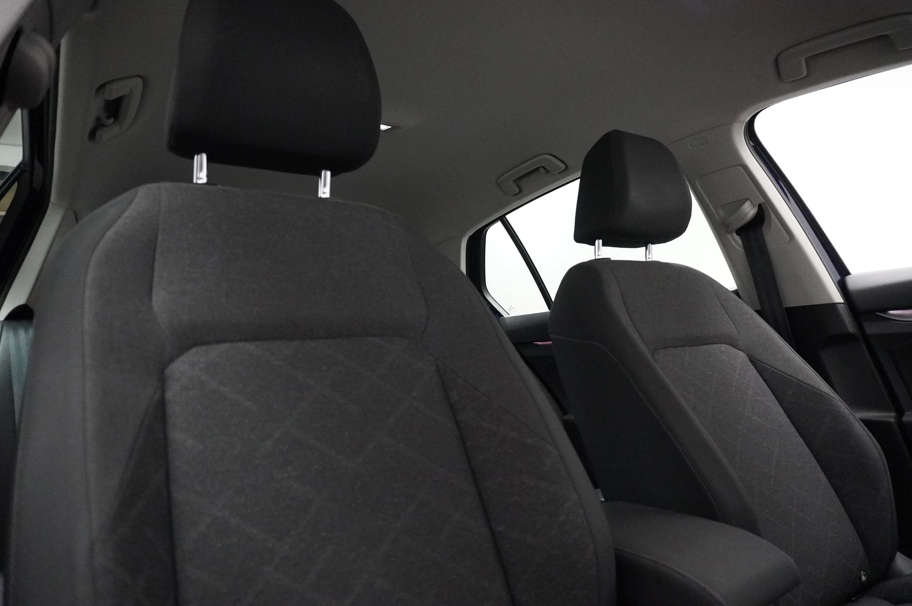 Volkswagen-Golf-image-14