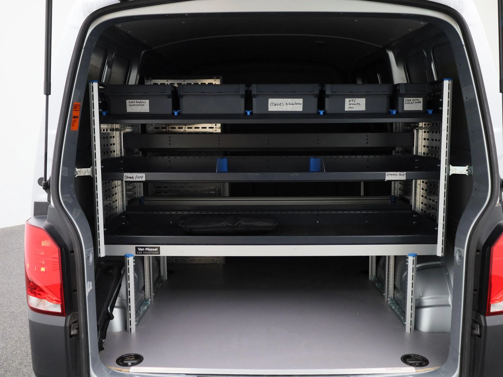 Volkswagen-Transporter-image-15