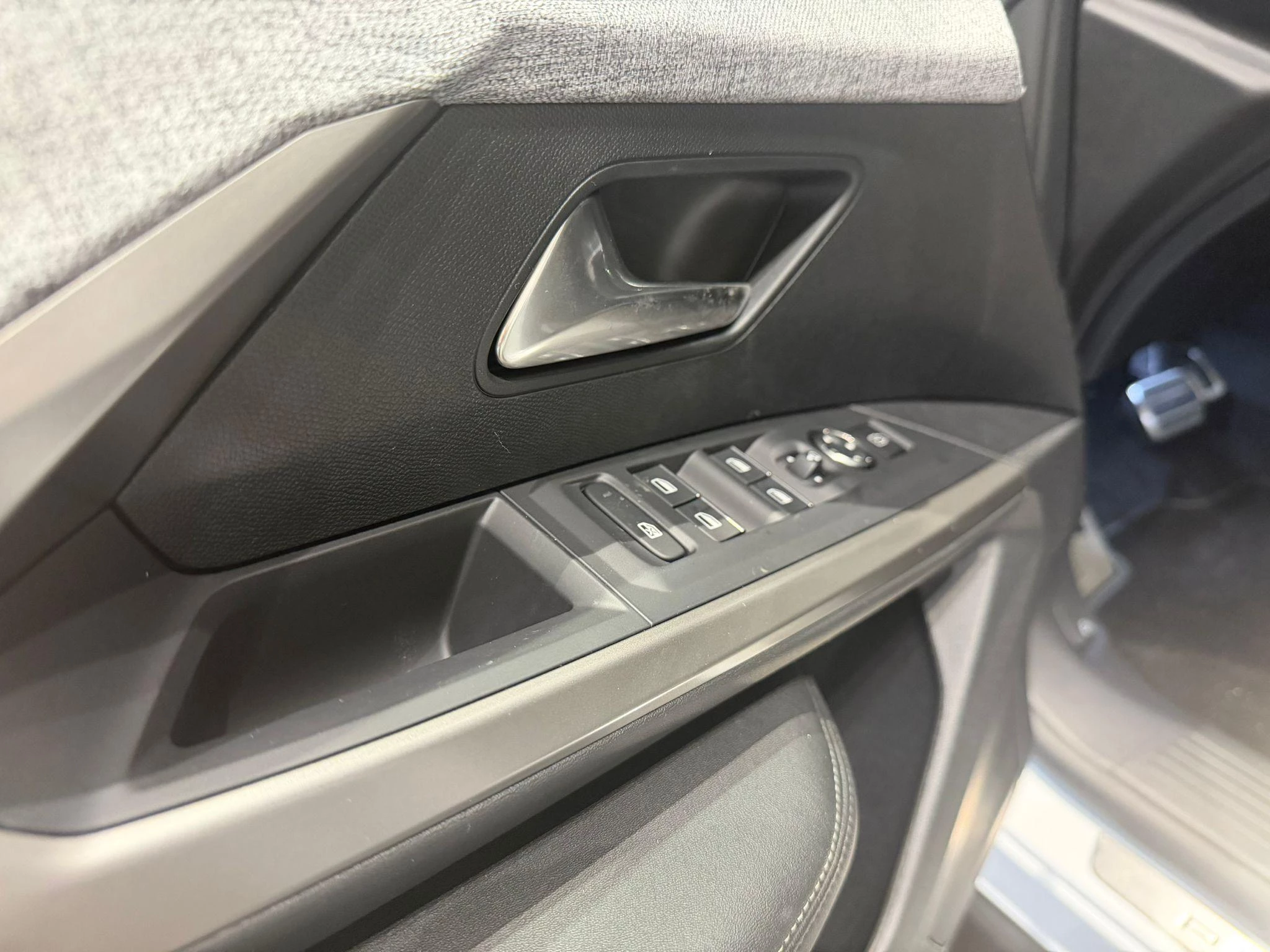 Peugeot-e-3008-image-18