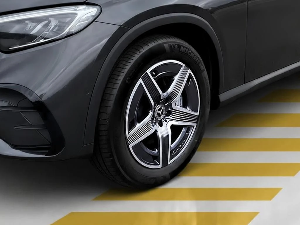 Mercedes-Benz-GLC 300 d-image-5
