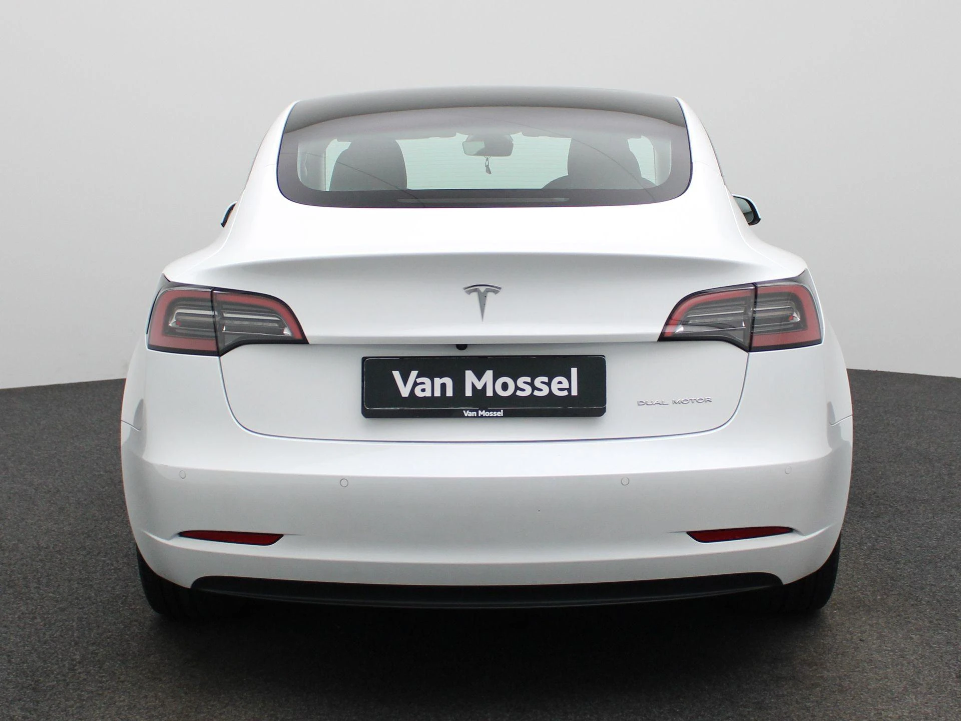 Tesla-Model 3-image-4