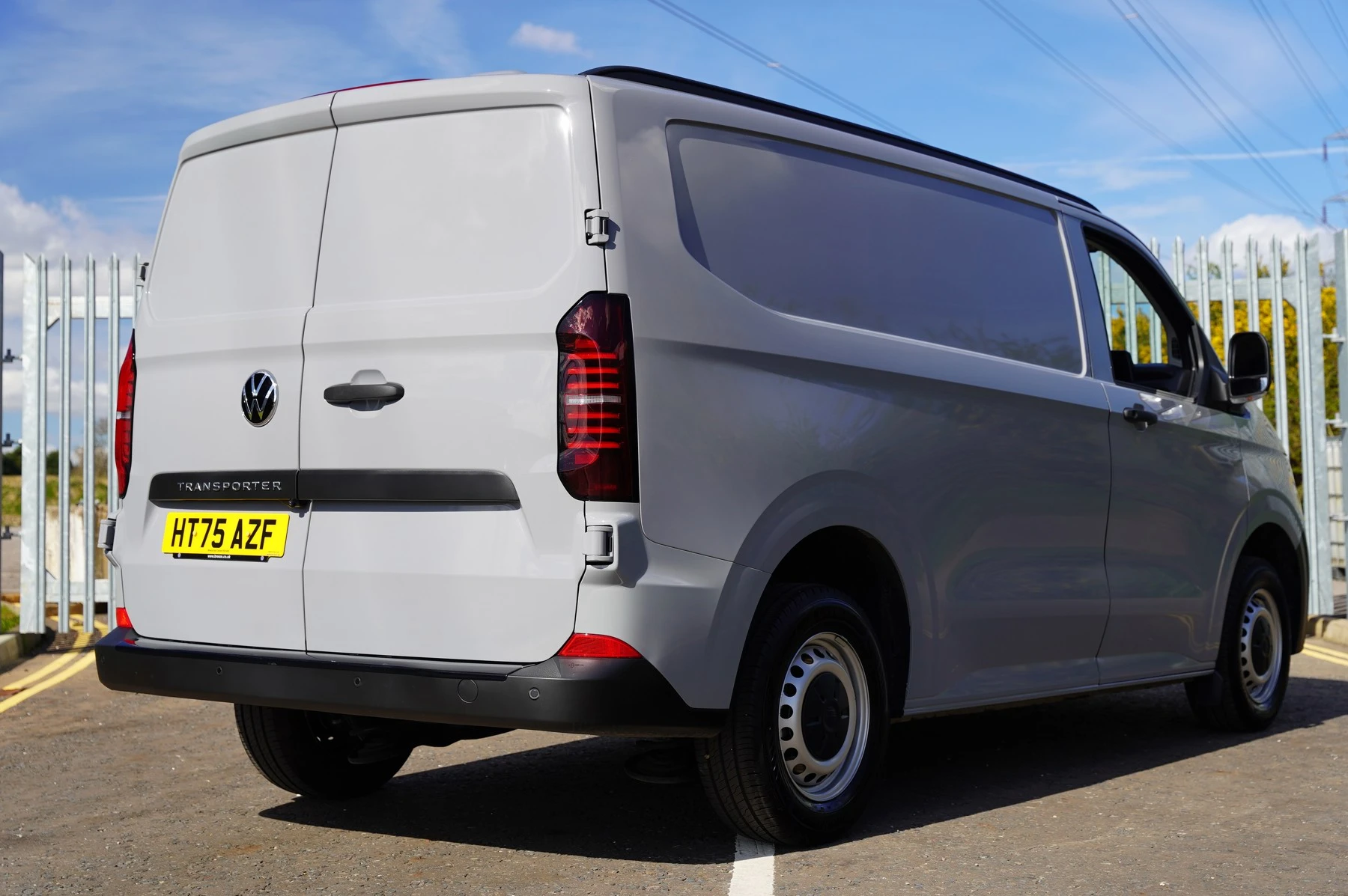 Volkswagen-Transporter-image-24