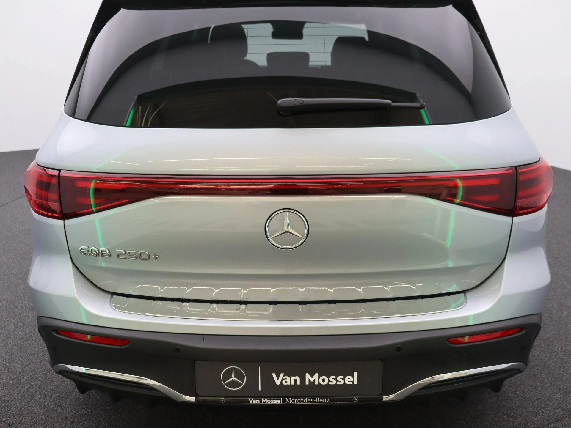 Mercedes-Benz EQB 250+ AMG Line + PANORAMISCH DAK + CARPLAY + ADVANCED SOUND +