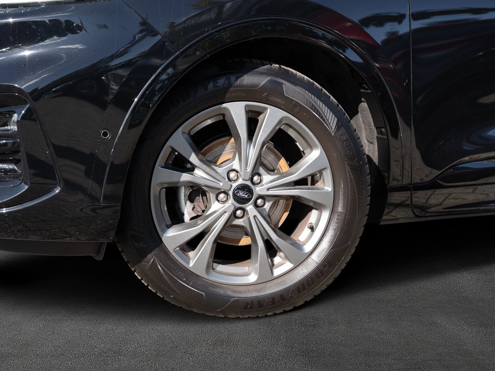 Ford Kuga ST-Line X*PANO*AHK*KAM*ACC*NAVI*SOUND-SYS.