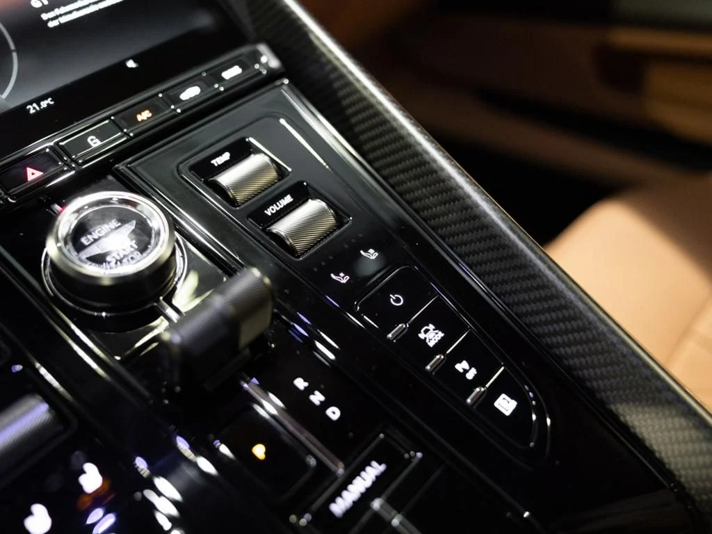 Aston Martin-DB12-image-24