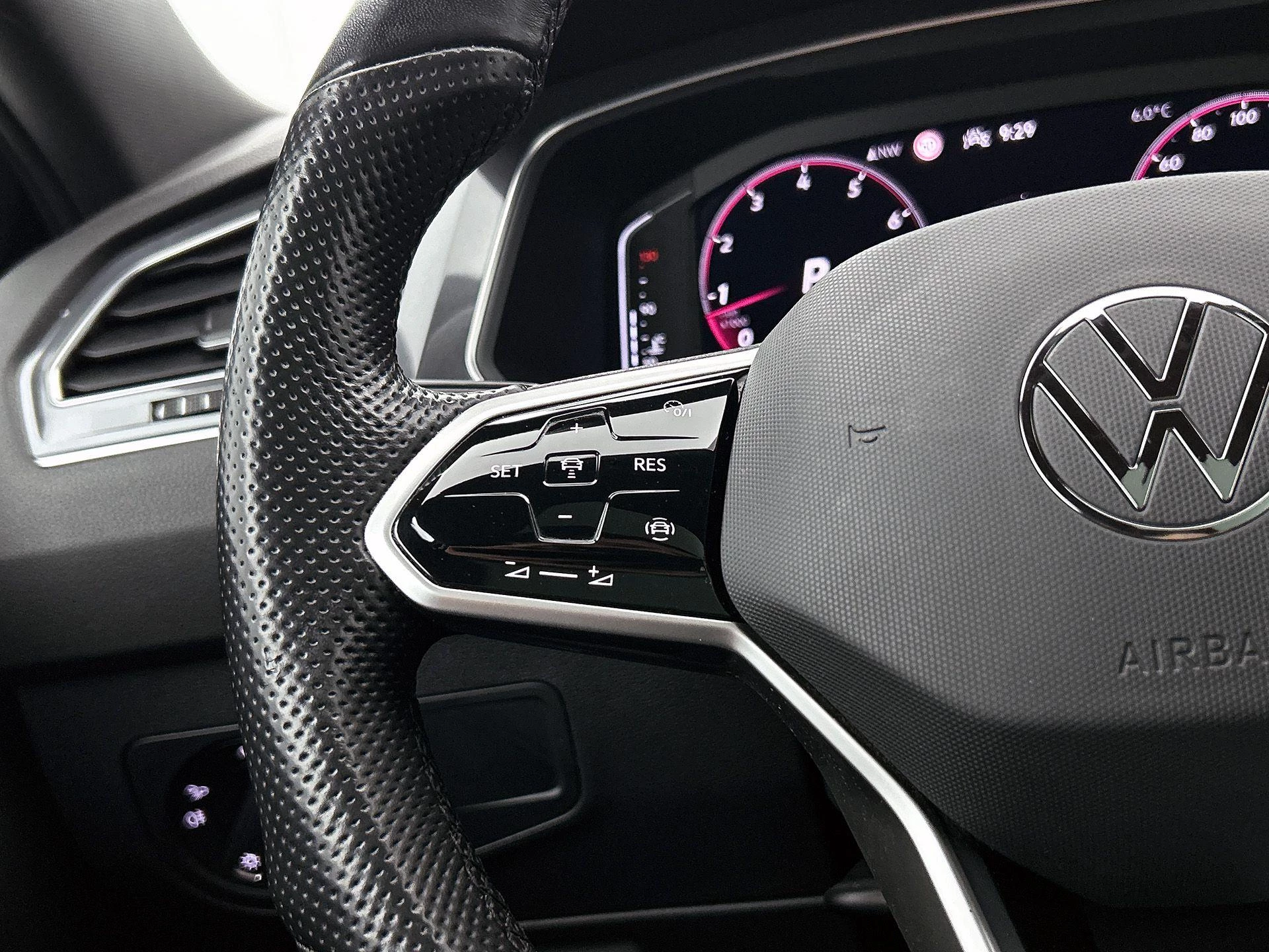 Volkswagen-Tiguan Allspace-image-5