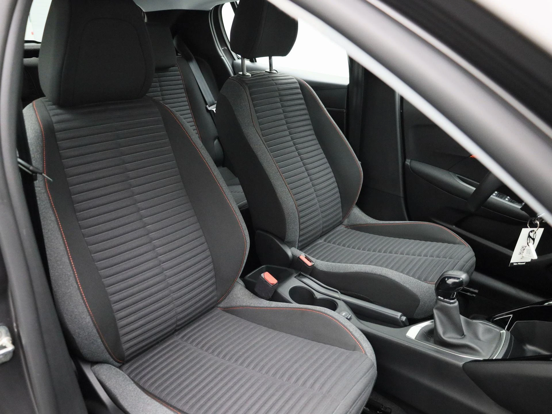 Peugeot-208-image-29