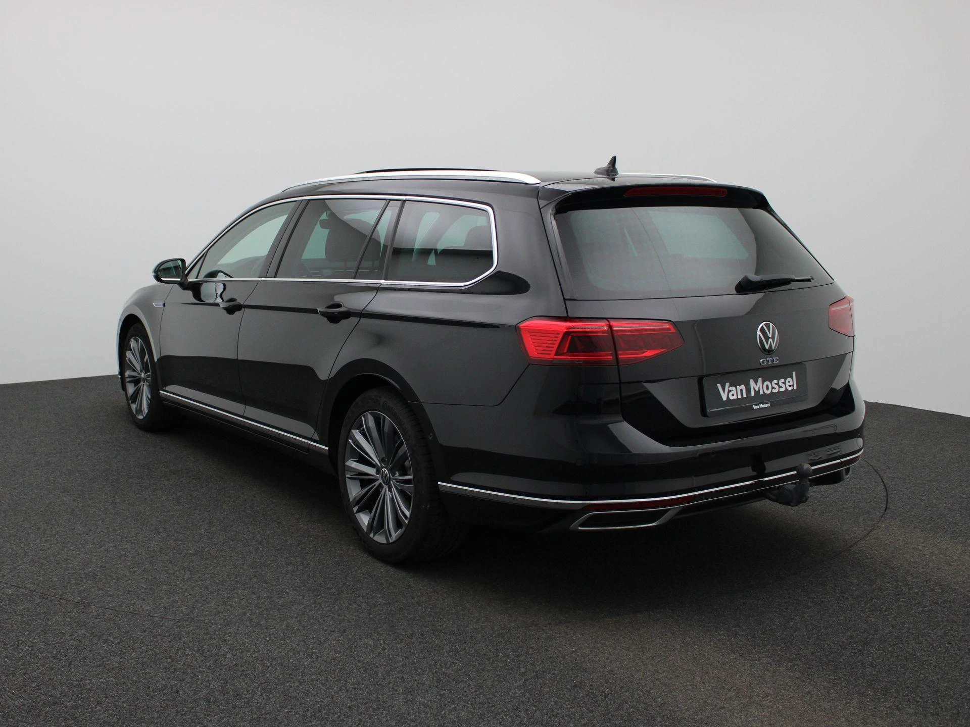 Volkswagen-Passat-image-1