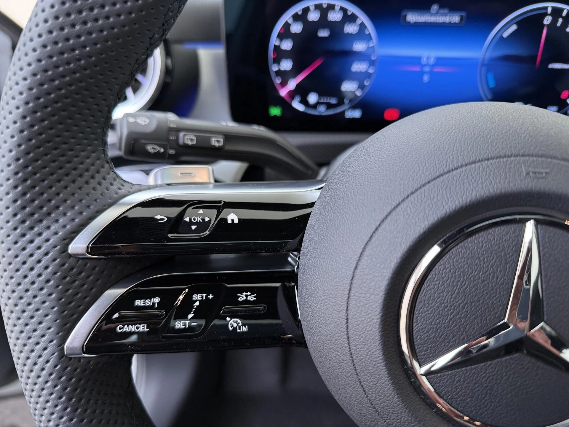 Mercedes-Benz-A-Klasse-image-12