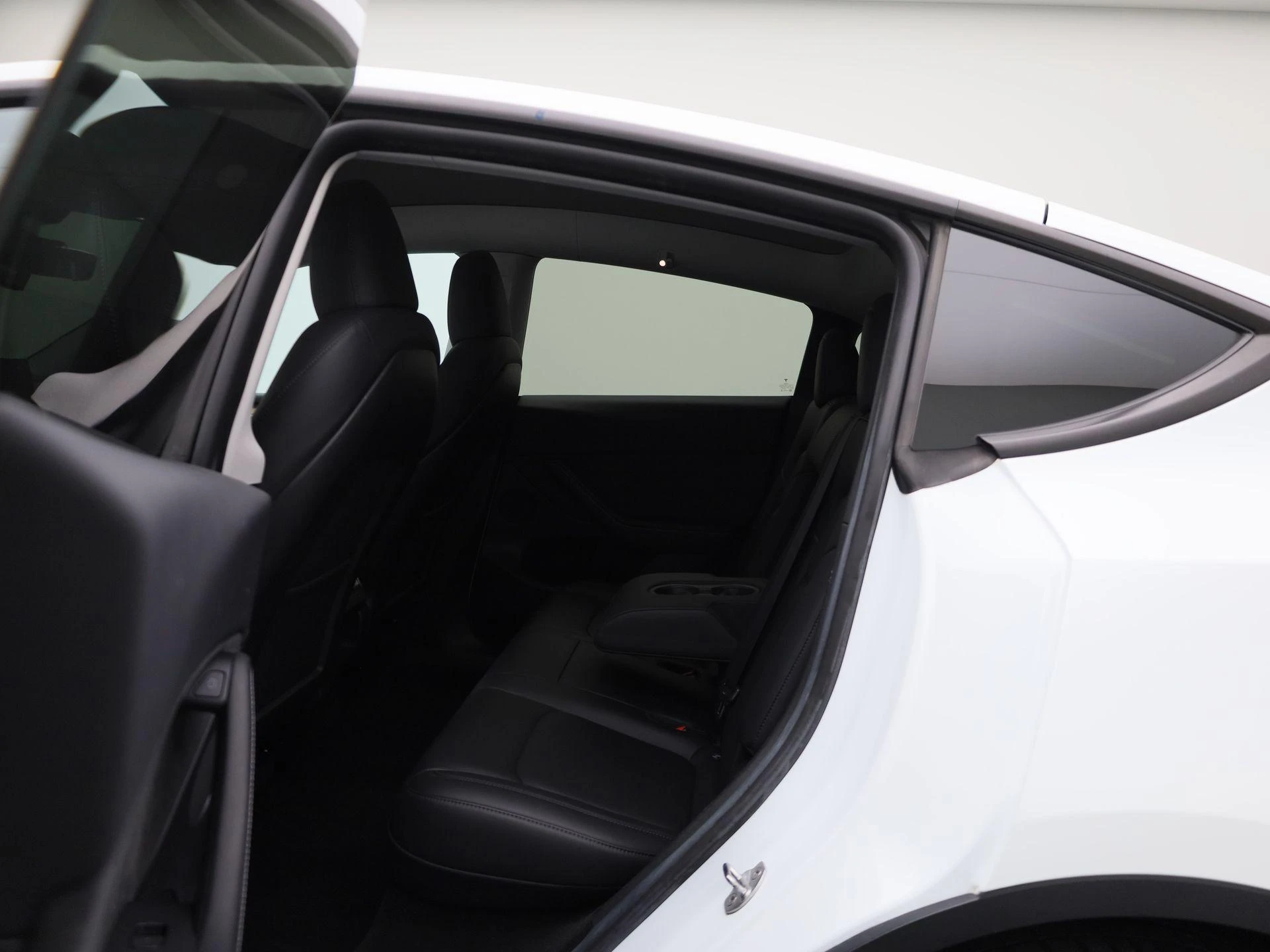 Tesla-Model Y-image-9
