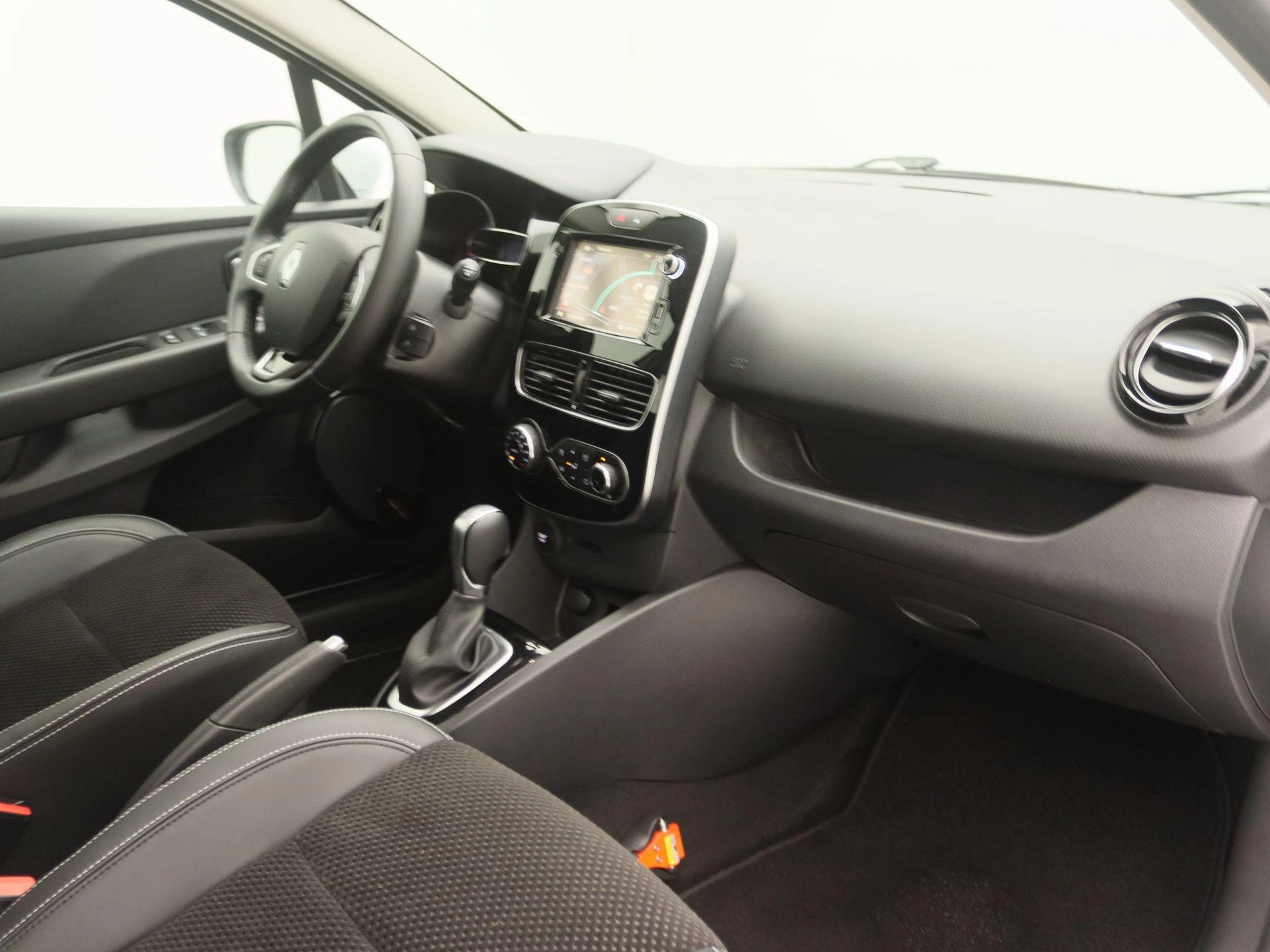 Renault-Clio-image-22