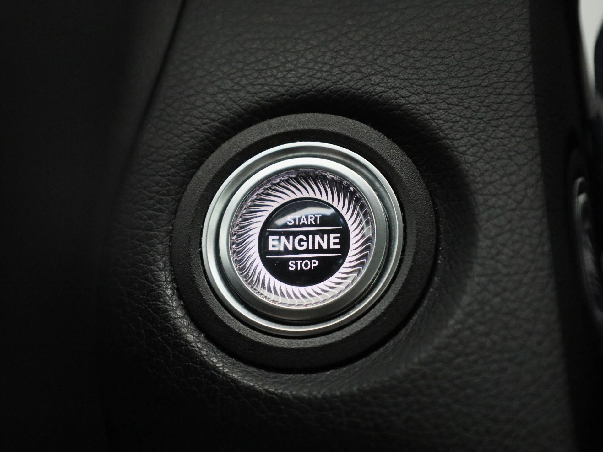 Mercedes-Benz-GLC-image-24