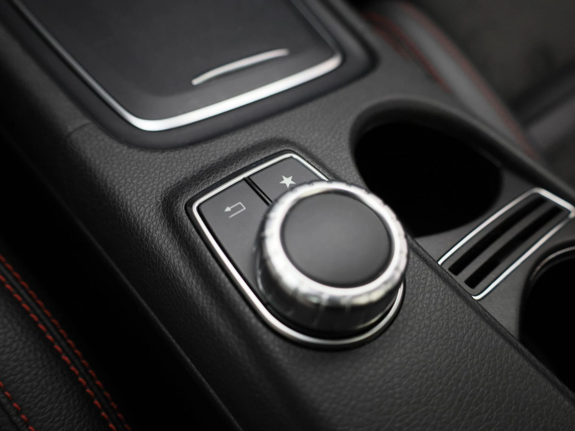 Mercedes-Benz-GLA-image-34